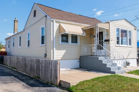 4237 Ruby St, Schiller Park, IL 60176 photo 2