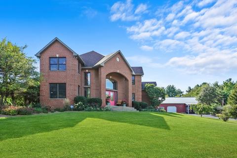 3057 E Lakeview Dr, Crete, IL 60417 photo 2