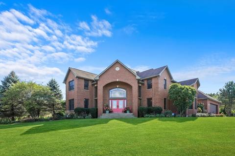 3057 E Lakeview Dr, Crete, IL 60417 photo 1