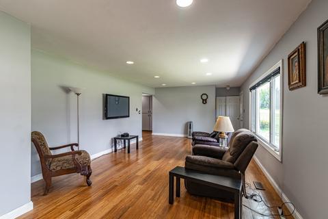 725 Cumberland St, Hoffman Estates, IL 60169 photo 5