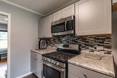 725 Cumberland St, Hoffman Estates, IL 60169 photo 10