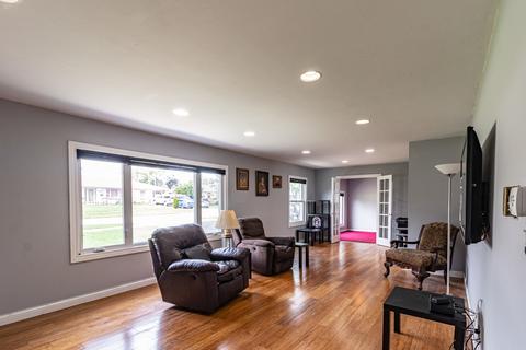 725 Cumberland St, Hoffman Estates, IL 60169 photo 4