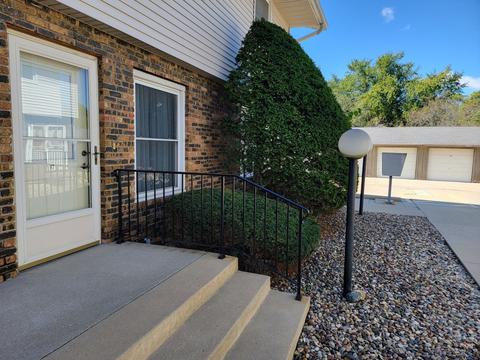 105 S Towanda Ave #12, Normal, IL 61761 photo 2