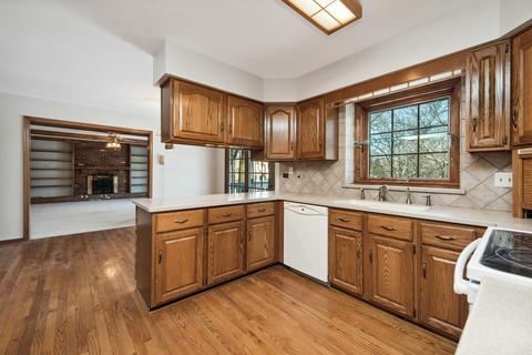 4 Hampton Ct, Algonquin, IL 60102 photo 2