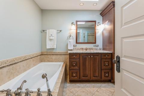 4243 N Ridgeway Ave, Chicago, IL 60618 photo 17