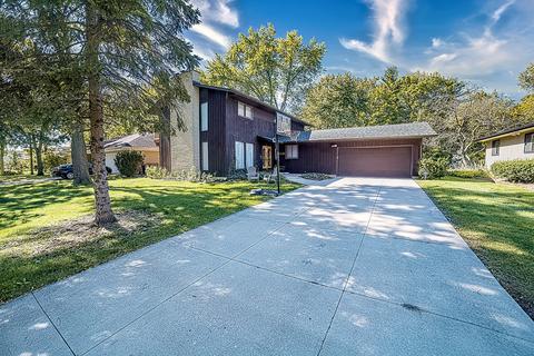 910 Ruth Dr, Elgin, IL 60123 photo 1
