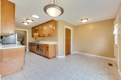 1325 Hassell Dr, Hoffman Estates, IL 60169 photo 11