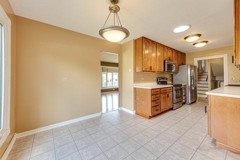 1325 Hassell Dr, Hoffman Estates, IL 60169 photo 13