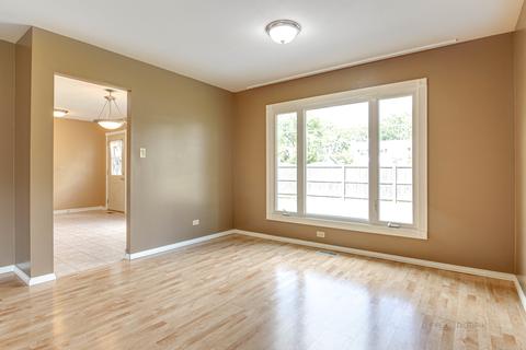1325 Hassell Dr, Hoffman Estates, IL 60169 photo 9