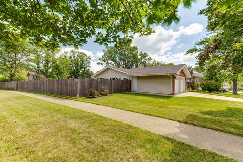 1325 Hassell Dr, Hoffman Estates, IL 60169 photo 3