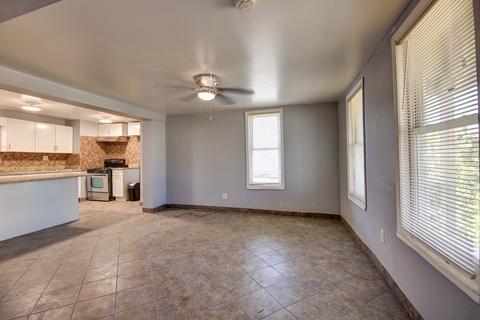 505 E 4th St, Sterling, IL 61081 photo 3