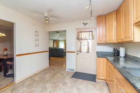 1015 Beverly Dr, Wheeling, IL 60090 photo 13