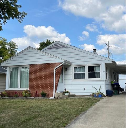 10 Sylvan Ln, Bloomington, IL 61701 photo 2