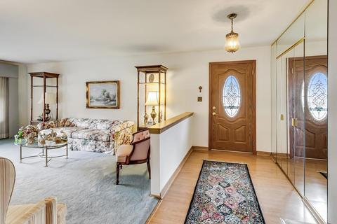 5704 Rose Ct, Berkeley, IL 60163 photo 3