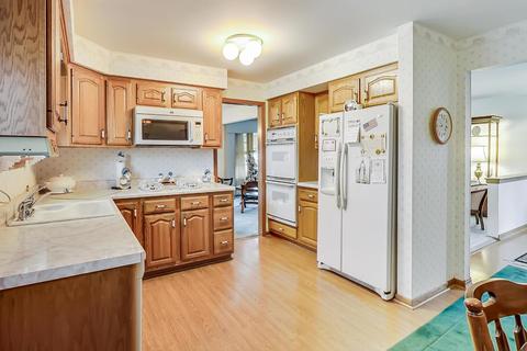 5704 Rose Ct, Berkeley, IL 60163 photo 8