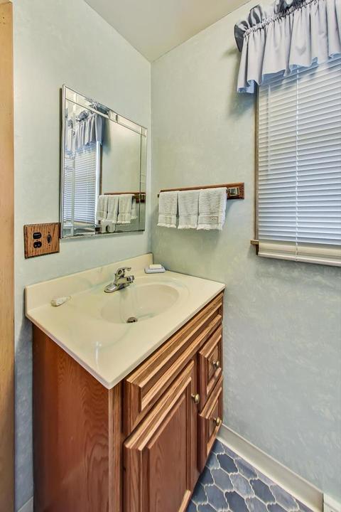 5704 Rose Ct, Berkeley, IL 60163 photo 15