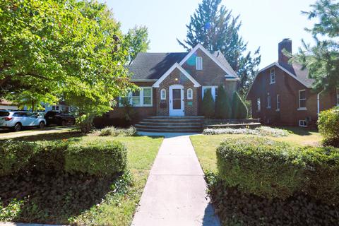 1507 E Oakland Ave, Bloomington, IL 61701 photo 1