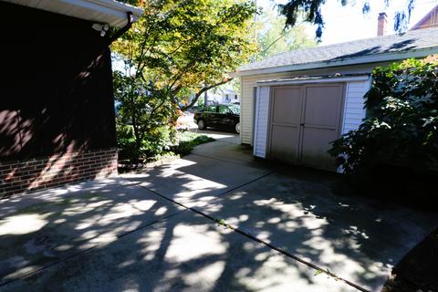 1507 E Oakland Ave, Bloomington, IL 61701 photo 9