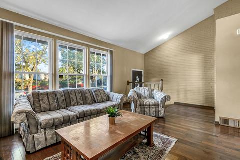 8913 Lyons St, Des Plaines, IL 60016 photo 3