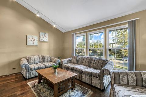 8913 Lyons St, Des Plaines, IL 60016 photo 4