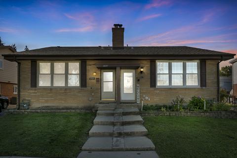 8913 Lyons St, Des Plaines, IL 60016 photo 1