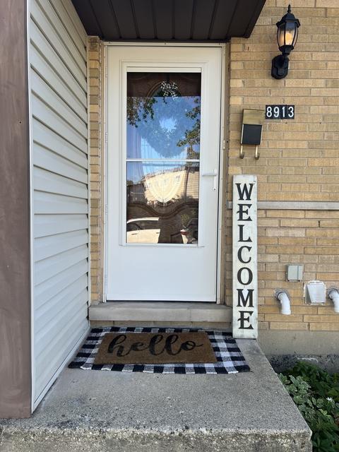 8913 Lyons St, Des Plaines, IL 60016 photo 2