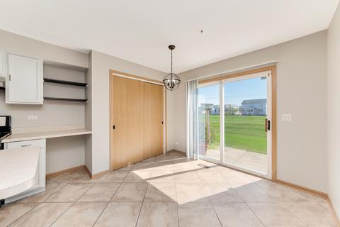 2501 Dickens Dr, Aurora, IL 60503 photo 7
