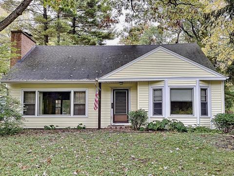 117 Valley Dr, Oakwood Hills, IL 60013 photo 1