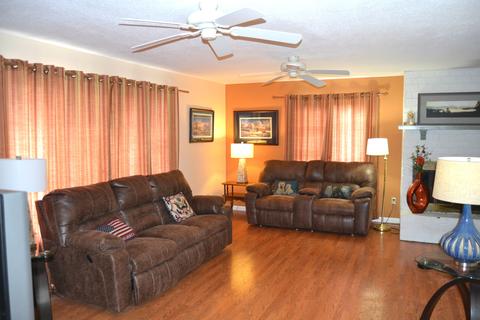 420 Paris St, Dewitt, IL 61735 photo 2
