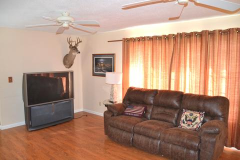 420 Paris St, Dewitt, IL 61735 photo 3