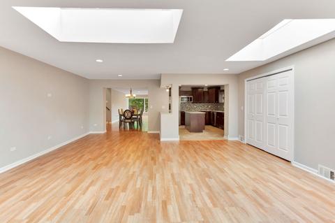 5214 W Devon Ave, Chicago, IL 60646 photo 11