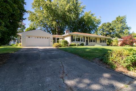 205 Mecherle Dr, Bloomington, IL 61701 photo 1