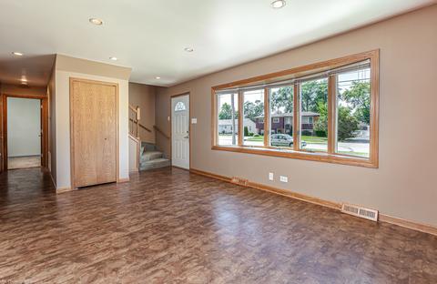 8407 Normandy Ave, Burbank, IL 60459 photo 3