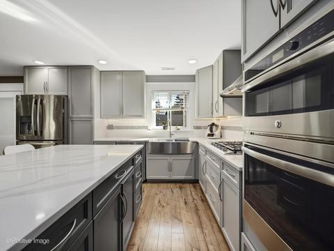 205 Illinois Blvd, Hoffman Estates, IL 60169 photo 13