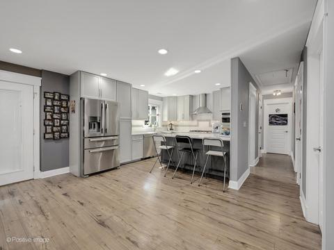 205 Illinois Blvd, Hoffman Estates, IL 60169 photo 9