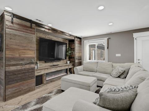 205 Illinois Blvd, Hoffman Estates, IL 60169 photo 6