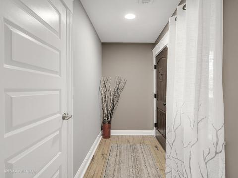 205 Illinois Blvd, Hoffman Estates, IL 60169 photo 3