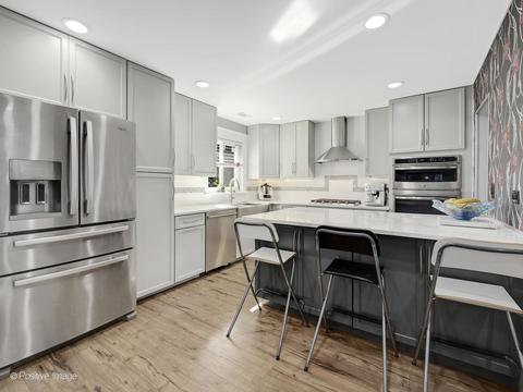 205 Illinois Blvd, Hoffman Estates, IL 60169 photo 10