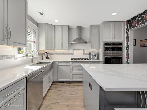 205 Illinois Blvd, Hoffman Estates, IL 60169 photo 11