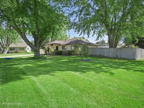 205 Illinois Blvd, Hoffman Estates, IL 60169 photo 2