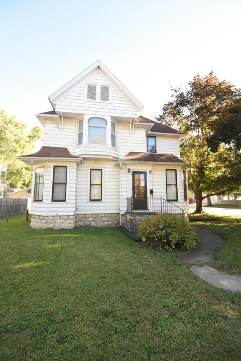 204 Everett St, Dixon, IL 61021 photo 2