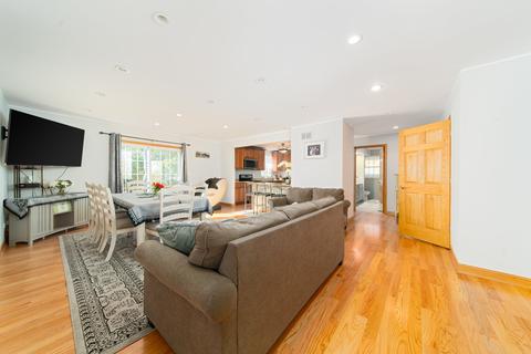 2068 Birch St, Des Plaines, IL 60018 photo 12