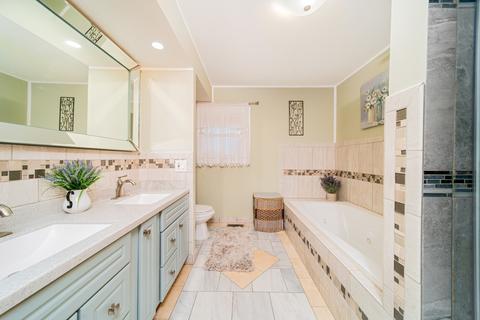 2068 Birch St, Des Plaines, IL 60018 photo 22