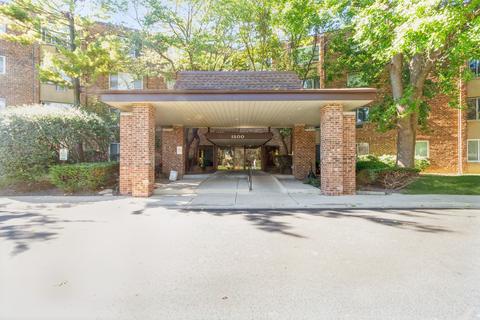 1500 Robin Cir #107, Hoffman Estates, IL 60169 photo 2
