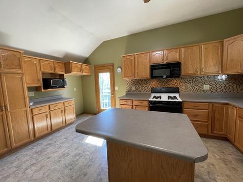 310 E Griggs St, Mansfield, IL 61854 photo 4