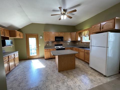 310 E Griggs St, Mansfield, IL 61854 photo 3