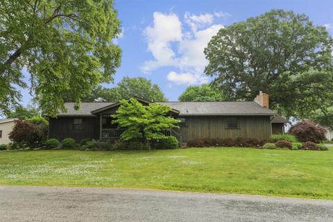 213 Matteson Dr, Villa Grove, IL 61956