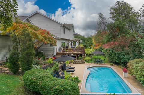 2 Red Stone Ct, Bloomington, IL 61704 photo 2