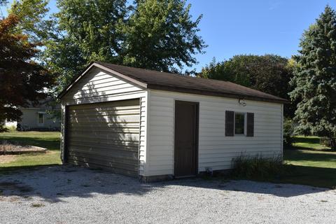 698 E 4th St, El Paso, IL 61738 photo 3
