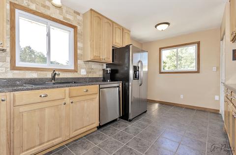 3905 Maple Ave, Mchenry, IL 60050 photo 4